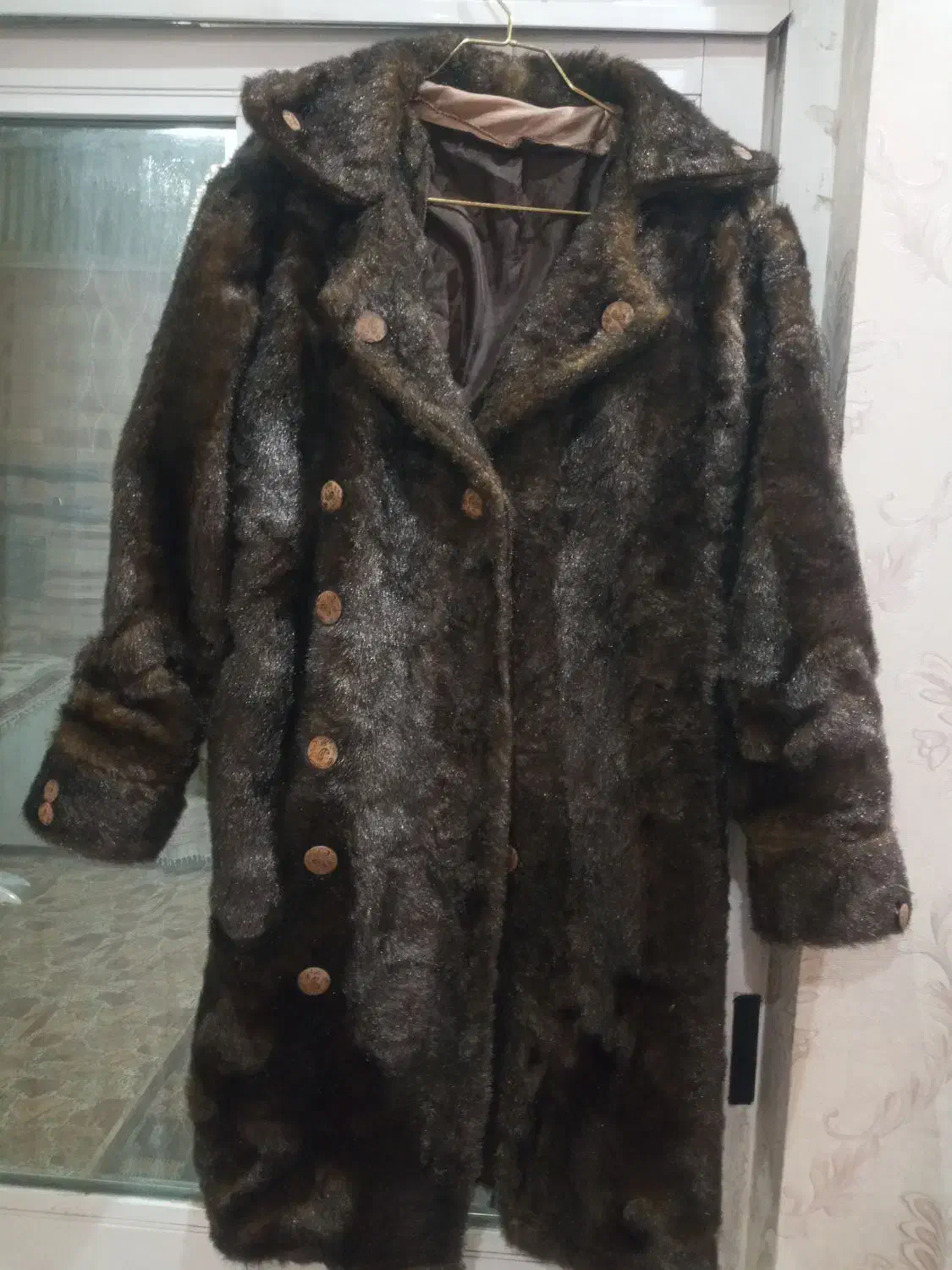 پالتو مجلسی|لباس|فولادشهر, فولادشهر|دیوار