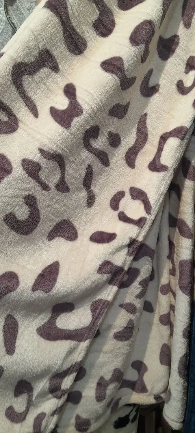 پتوهای مخملی|رختخواب، بالش، پتو|میانه, |دیوار