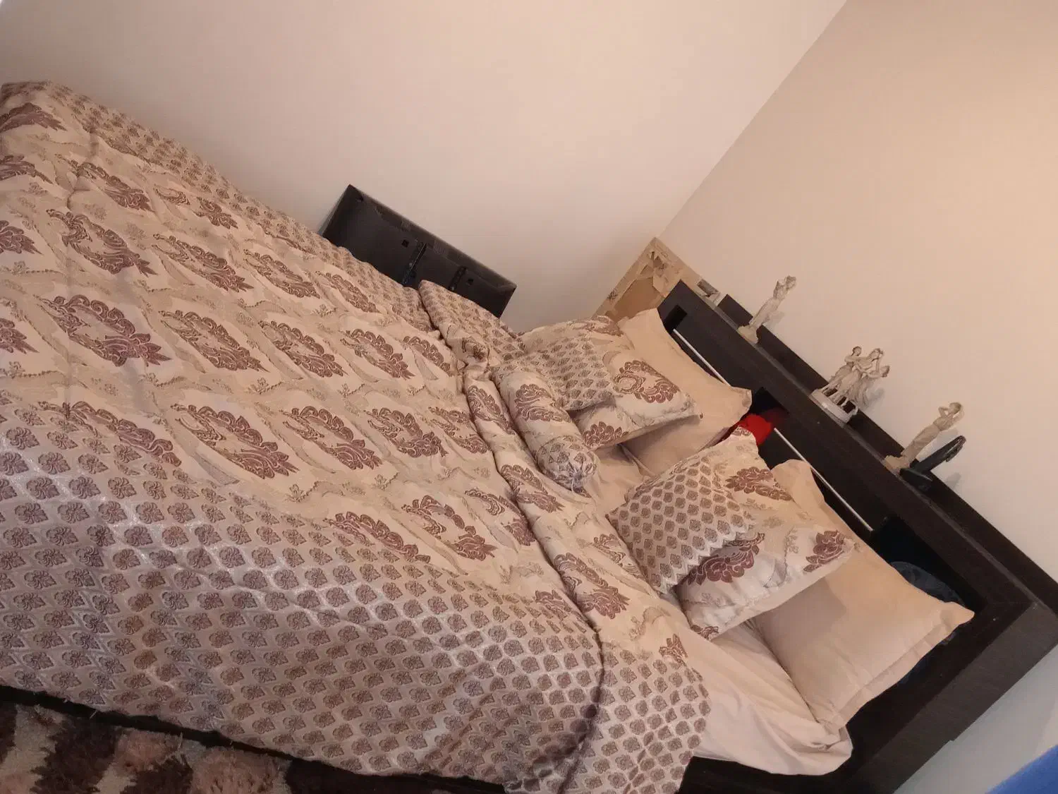 سالم است|تخت و سرویس خواب|تهران, بهداشت|دیوار