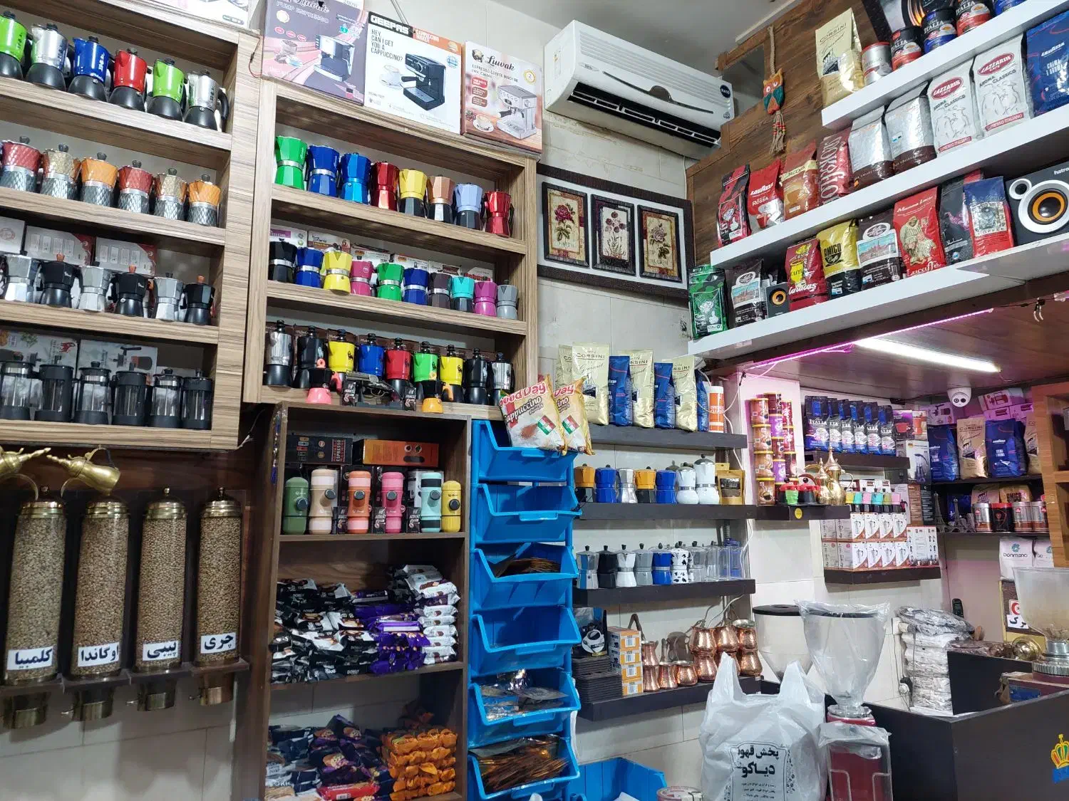 فروشنده خانم جهت کار در مغازه قهوه فروشی|استخدام بازاریابی و فروش|خمینیشهر, |دیوار