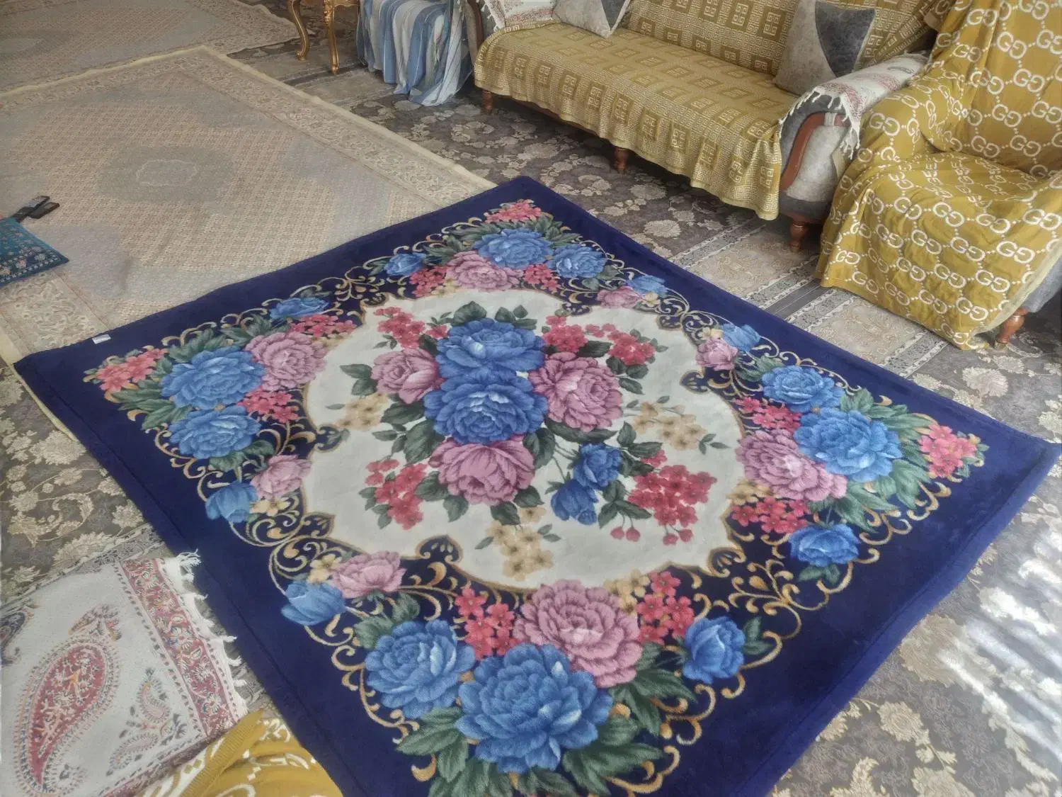 پتو جنس ضخیم ونرم دونفره تمیز وسالم|رختخواب، بالش، پتو|بیرجند, |دیوار