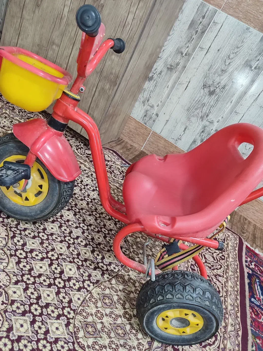 سه چرخه بچگانه|اسباب‌بازی بچه|بناب, |دیوار