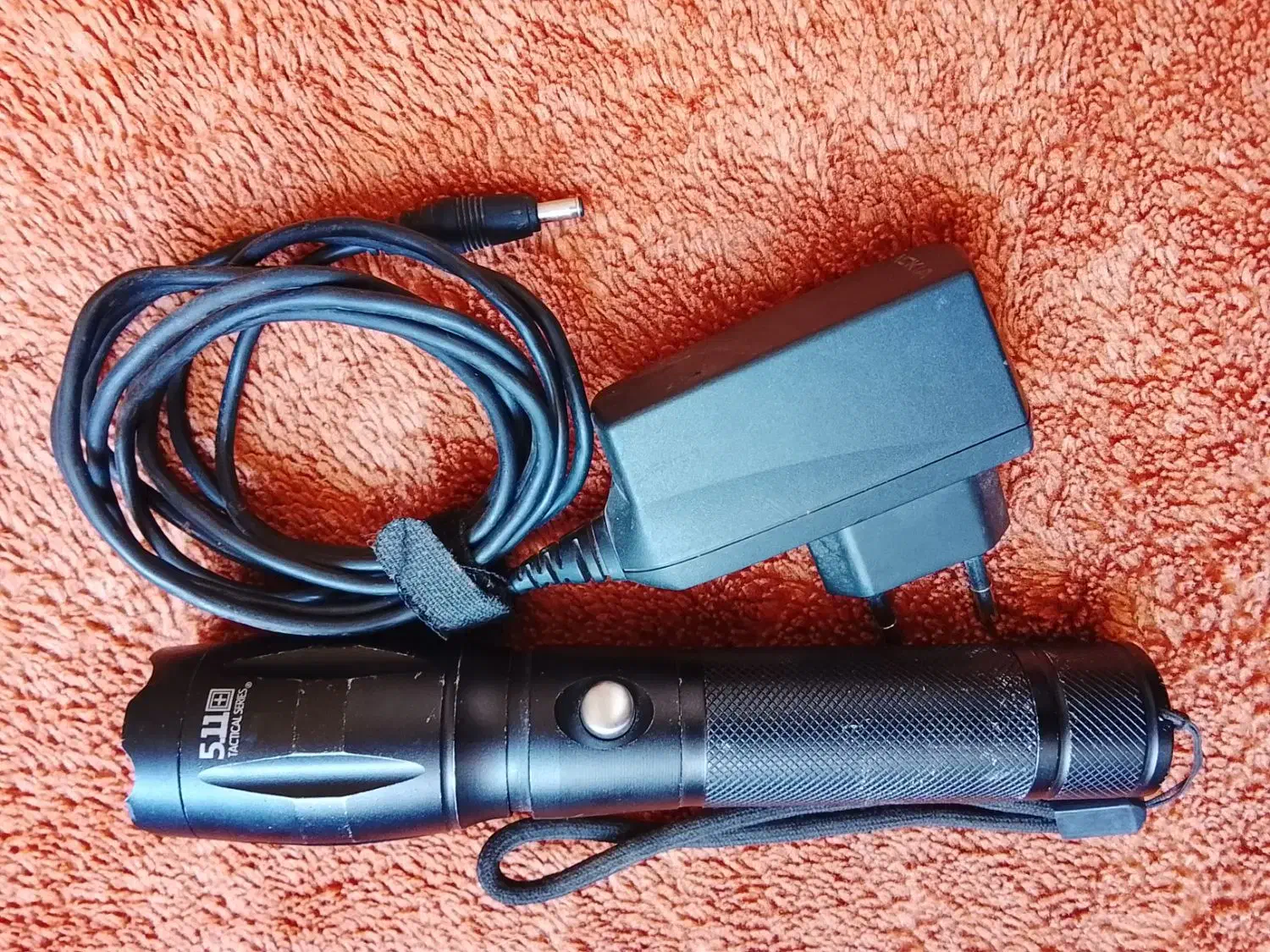 چراغ قوه پلیسی5.11+ بهمراه شارژر، ال ای دی|کوهنوردی و کمپینگ|نظرآباد, نظرآباد|دیوار