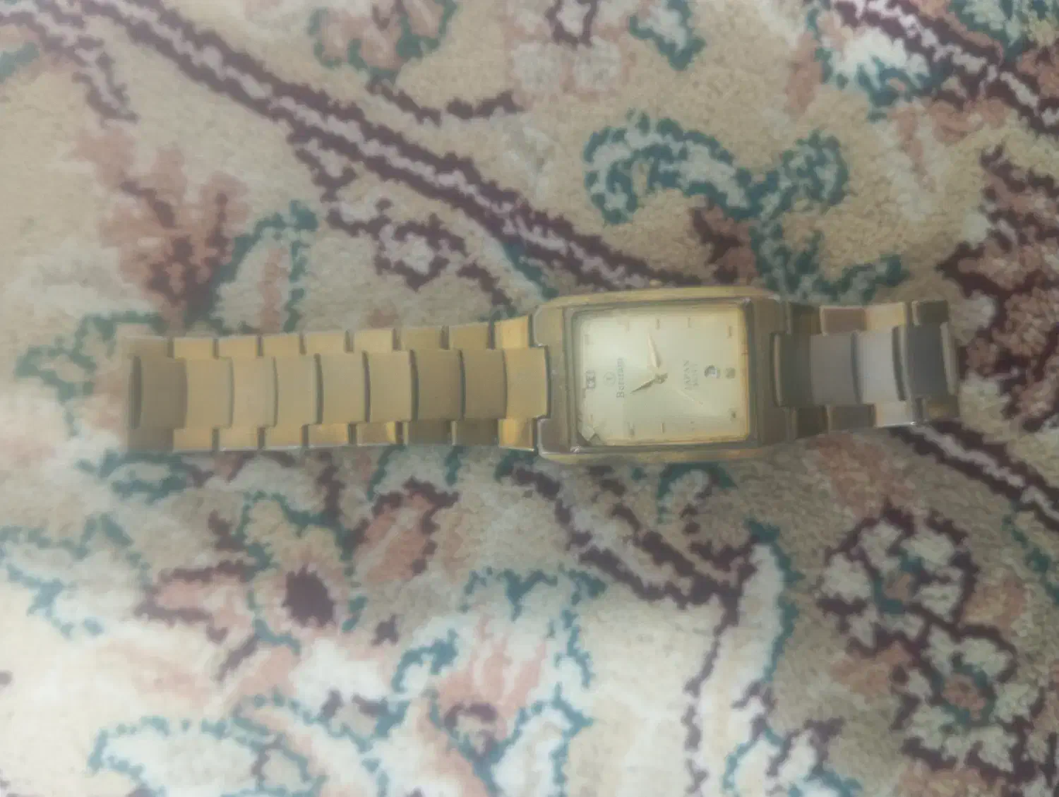 کتاب قران قدیمی وساعت قدیمی|کلکسیون اشیاء عتیقه|الیگودرز, |دیوار