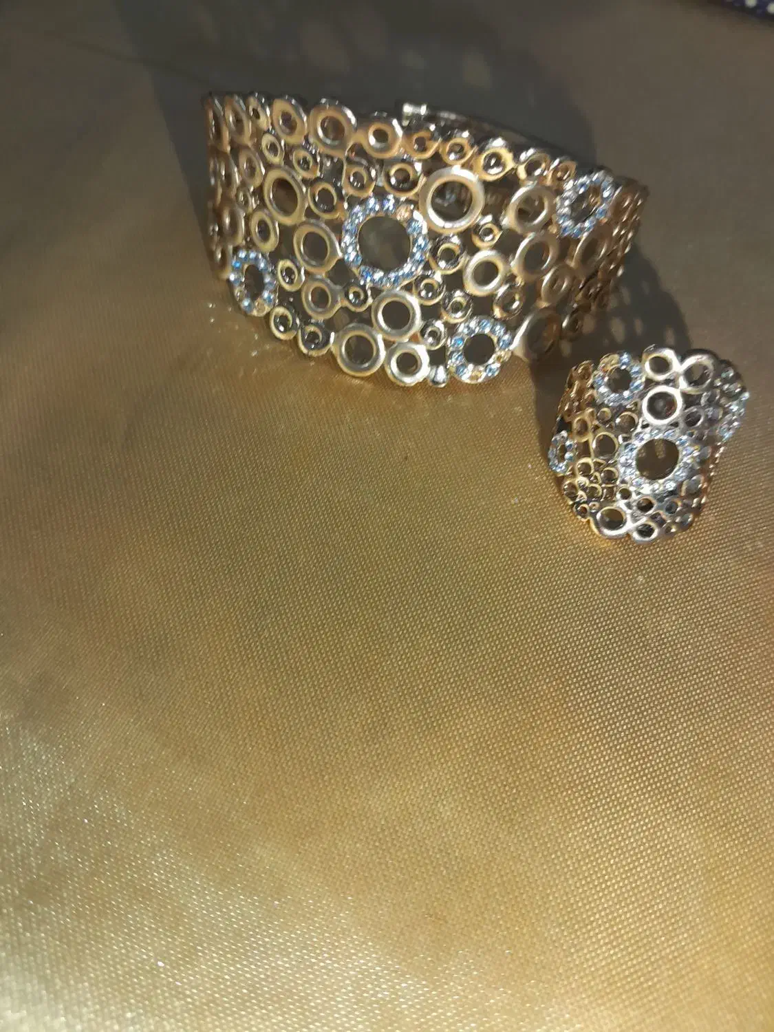 دستبند وانگشتر|بدلیجات|ایلخچی, |دیوار