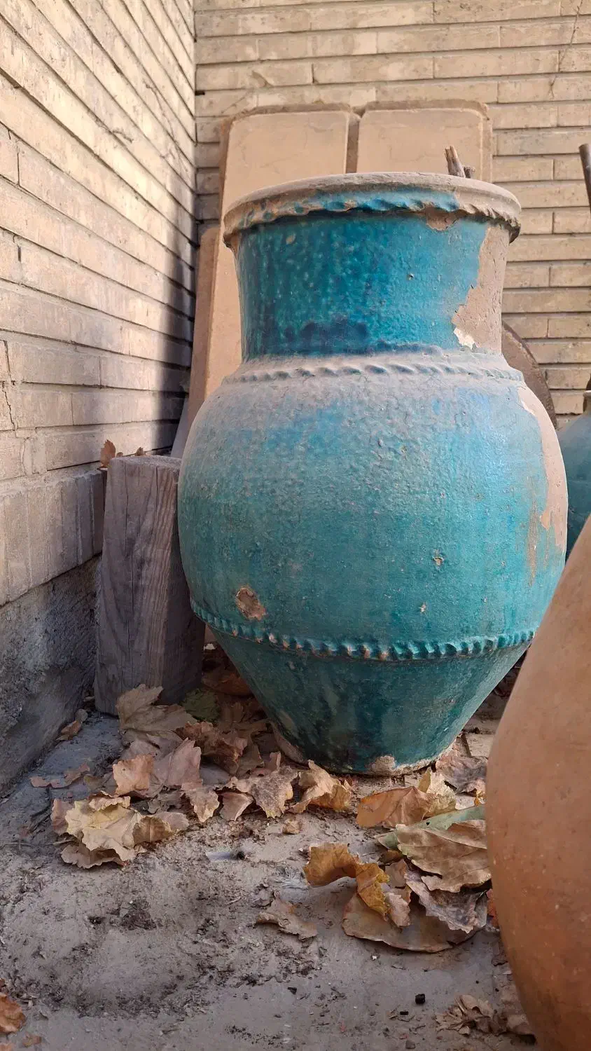 خمره ی بزرگ قدیمی|کلکسیون اشیاء عتیقه|اصفهان, جلفا|دیوار