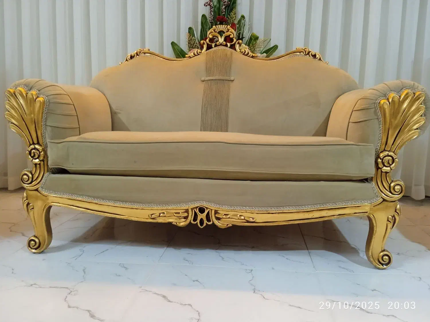 مبل ۷نفره طلایی|مبلمان خانگی و میز عسلی|تربتحیدریه, طالقانی|دیوار