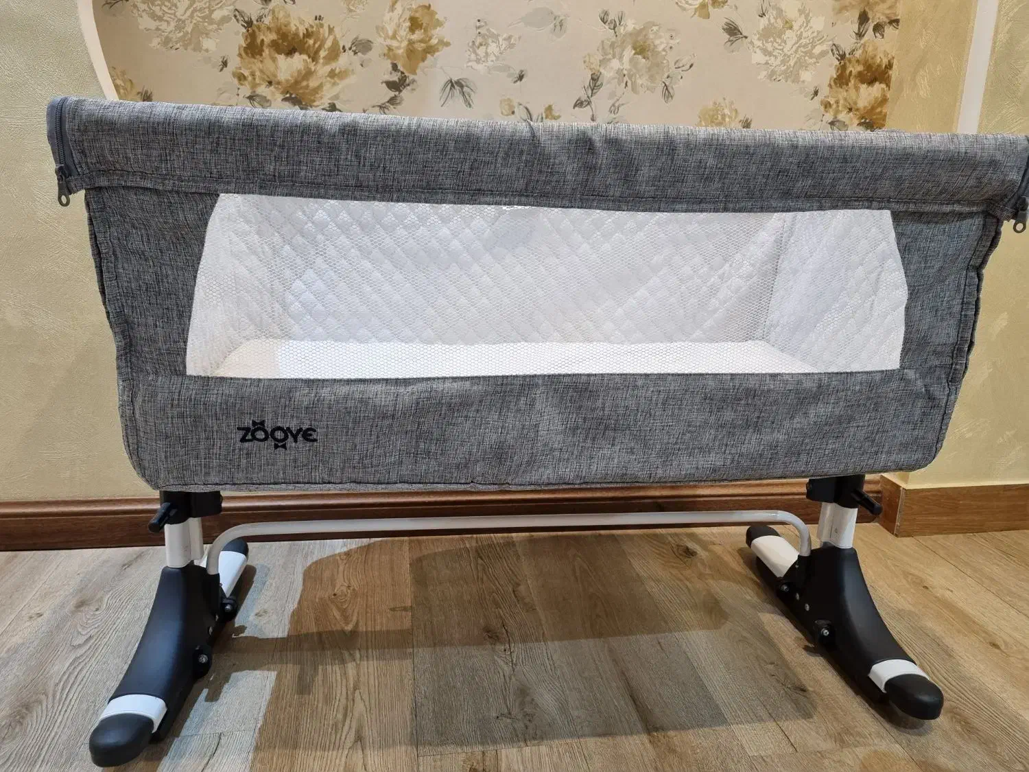 تخت کنار مادر زویی و کریر دلیجان|تخت و صندلی بچه|رشت, معلم|دیوار