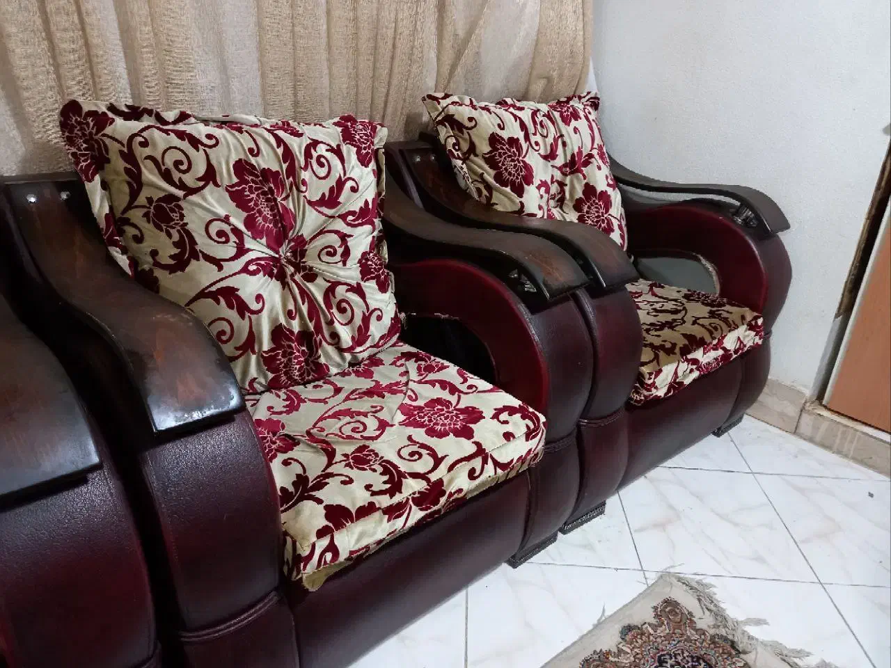 مبل ۷نفره راحتی|مبلمان خانگی و میز عسلی|شاهین‌شهر, عطار|دیوار