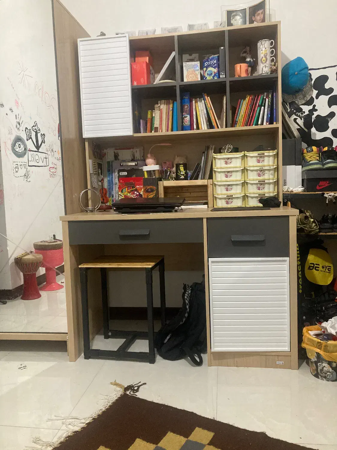 میز تحریر|میز تحریر و کامپیوتر|قم, انسجام|دیوار