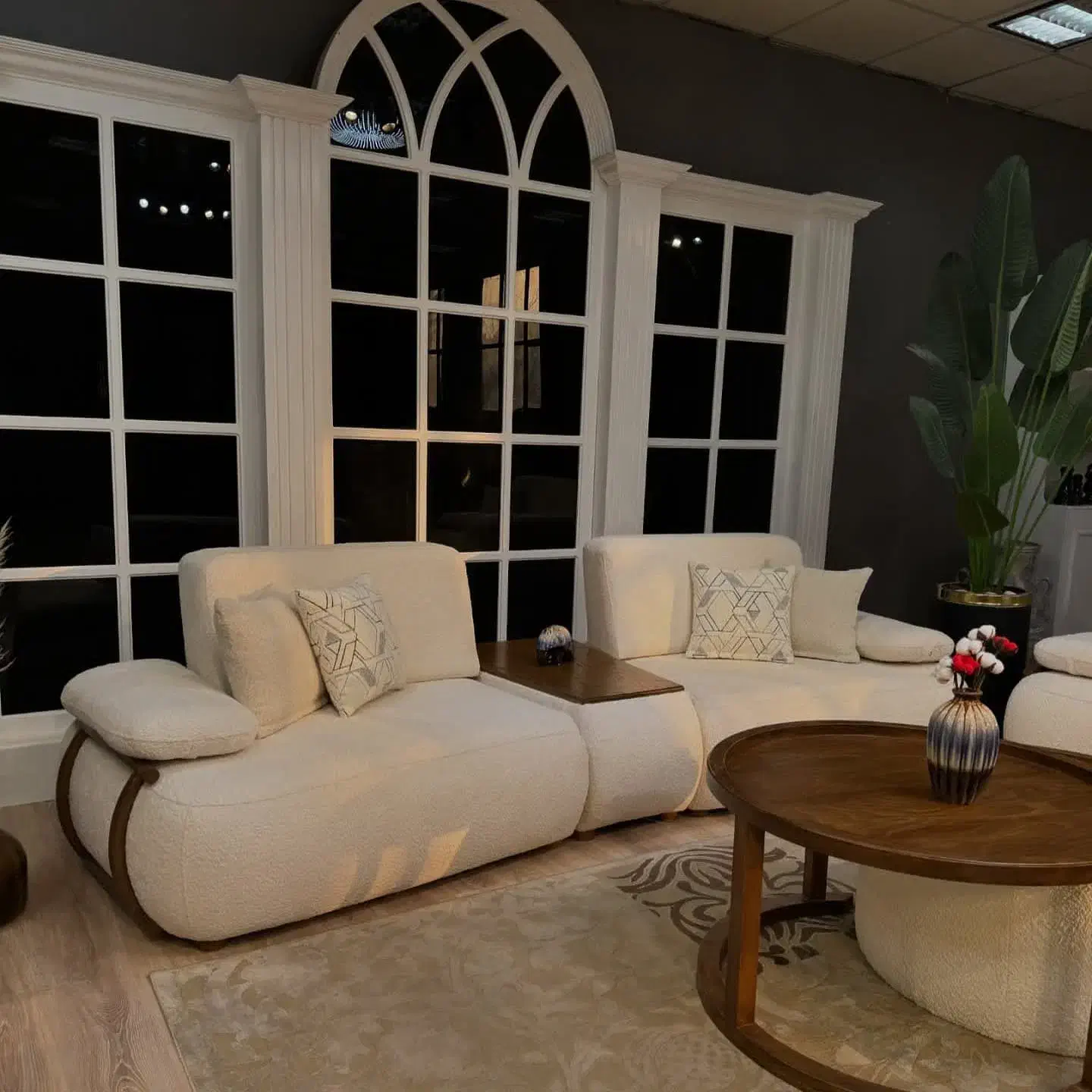 طرح‌های مدرن ومینیمالیستی گرفته تا طرح‌های کلاسیک|مبلمان خانگی و میز عسلی|لشت نشا, |دیوار