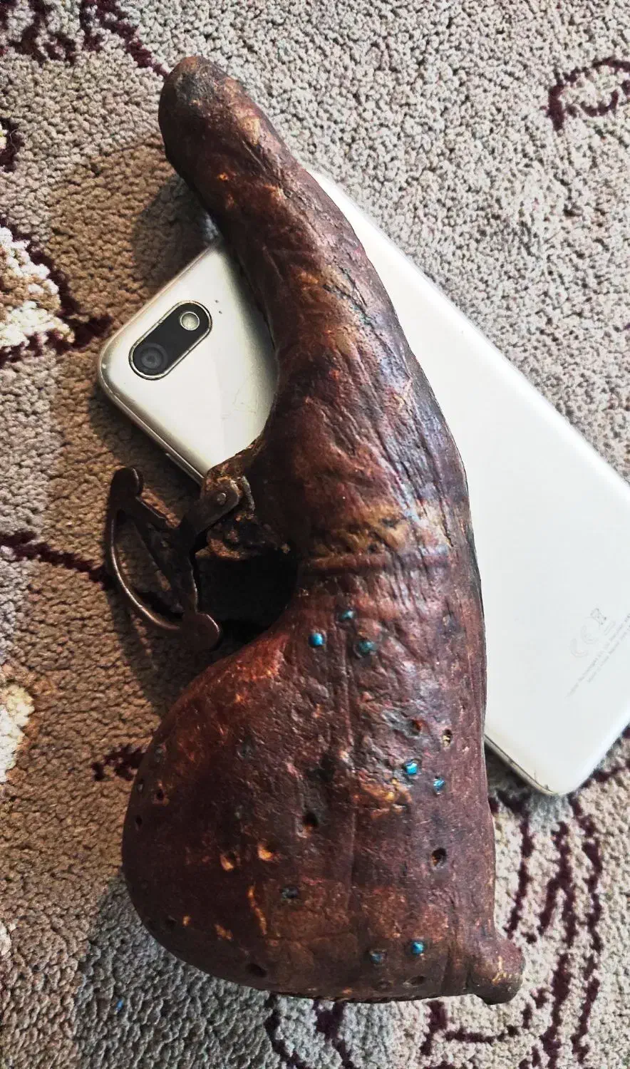 جا باروتی چرم آهو|کلکسیون اشیاء عتیقه|ایذه, |دیوار