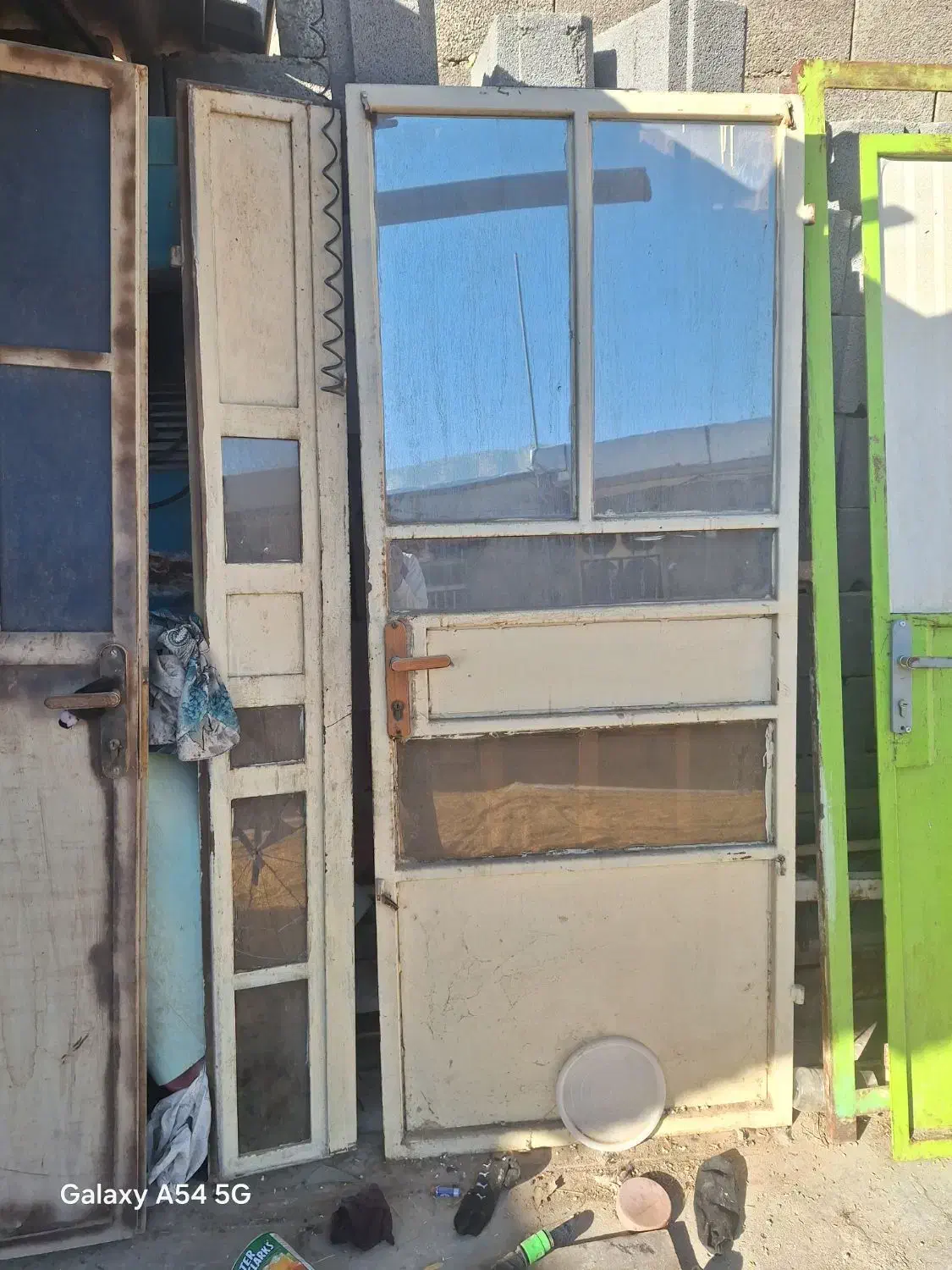 فروش درب آهنی وآلومینیومی تمیزبدون ذره ای پوسیدگی|مصالح و تجهیزات ساختمان|چاروسا, |دیوار