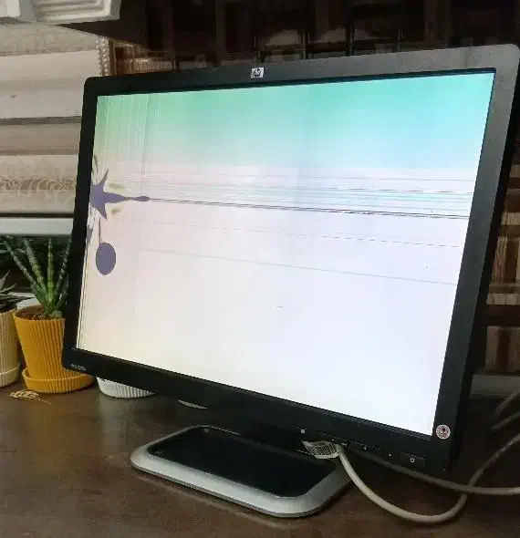 مانیتور HP نیاز به تعمیر|قطعات و لوازم جانبی رایانه|زنجان, |دیوار