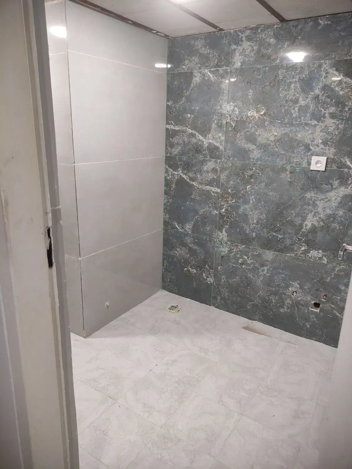 کاشیکاری|خدمات پیشه و مهارت|مهاجران, |دیوار