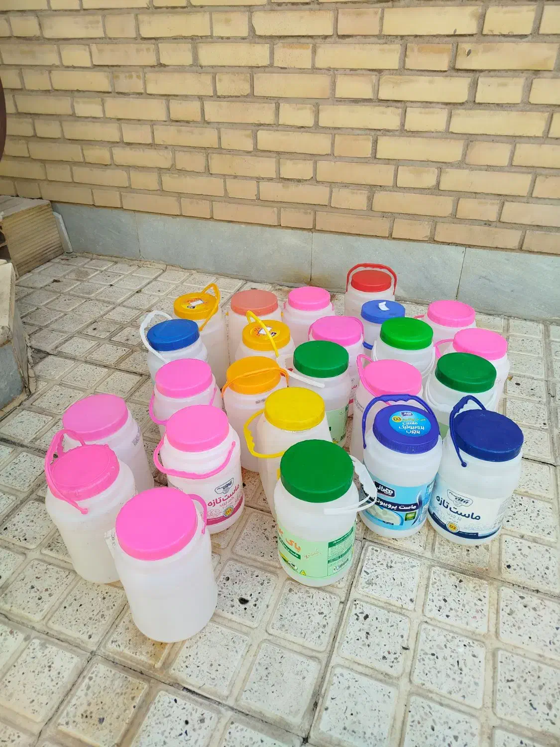 دبه خالی ماست|ظروف نگهدارنده، پلاستیکی، یک‌بارمصرف|سمنان, |دیوار