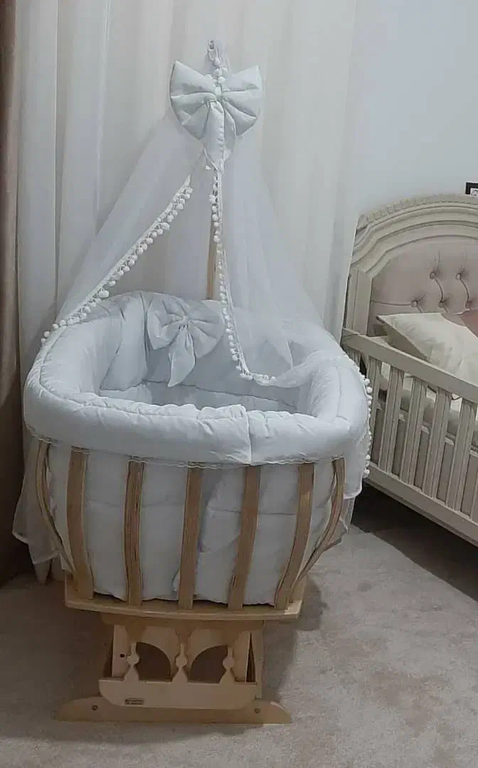 گهواره چوبی کودک|تخت و صندلی بچه|شیراز, بید زرد|دیوار