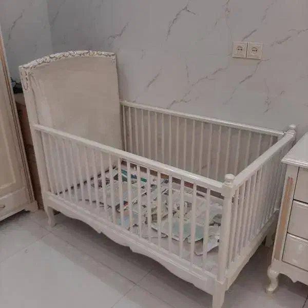 تخت خواب نوزادی تمام چوب درجه یک|تخت و صندلی بچه|قم, علی آباد سعدگان|دیوار