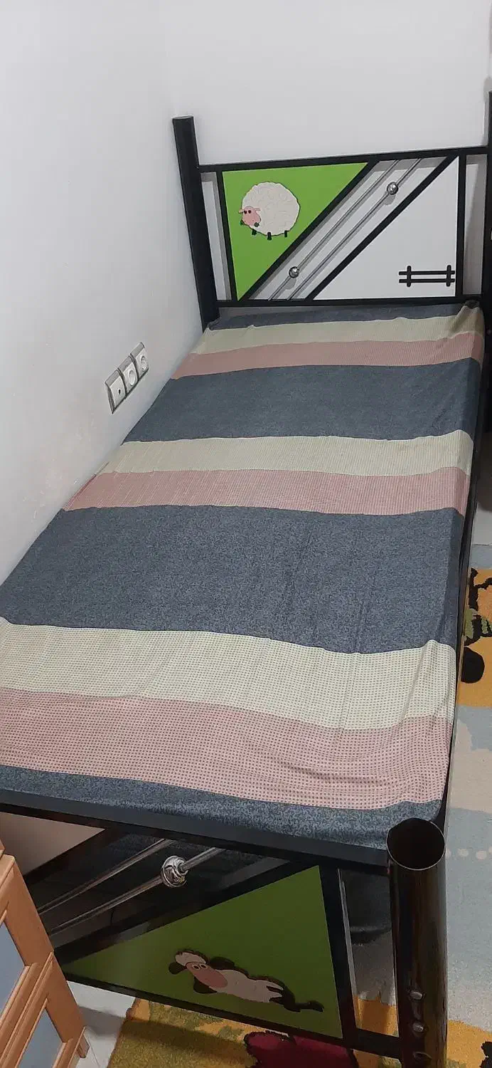 تخت فلزی دو طبقه با نردبان و تشک وبدساید(حفاظ )|تخت و سرویس خواب|قم, پردیسان|دیوار
