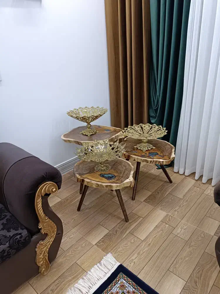 ست عسلی و آینه چوب های گردو و کلاسیک|مبلمان خانگی و میز عسلی|سنندج, |دیوار