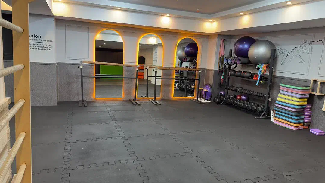 ۱۰۰ متر/۲ خواب/خوش نقشه/فوق العاده تمیز/برج‌باغ