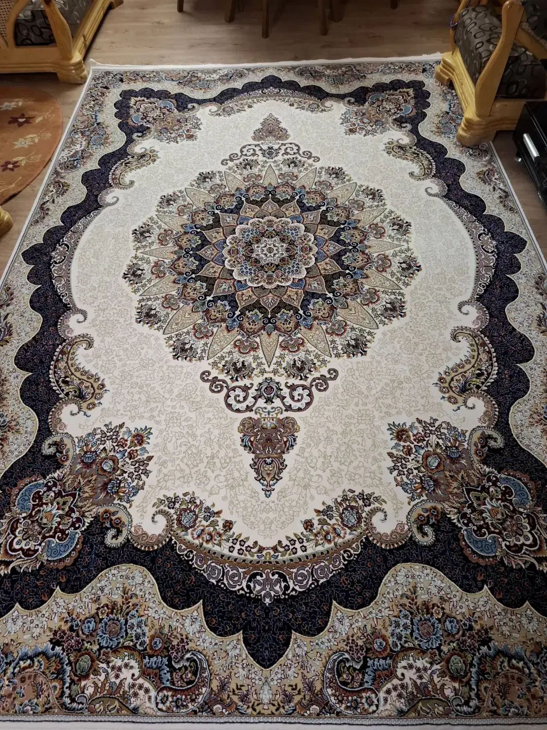 فرش ۶ متری خوش نقشه|فرش|شیراز, زرگری|دیوار