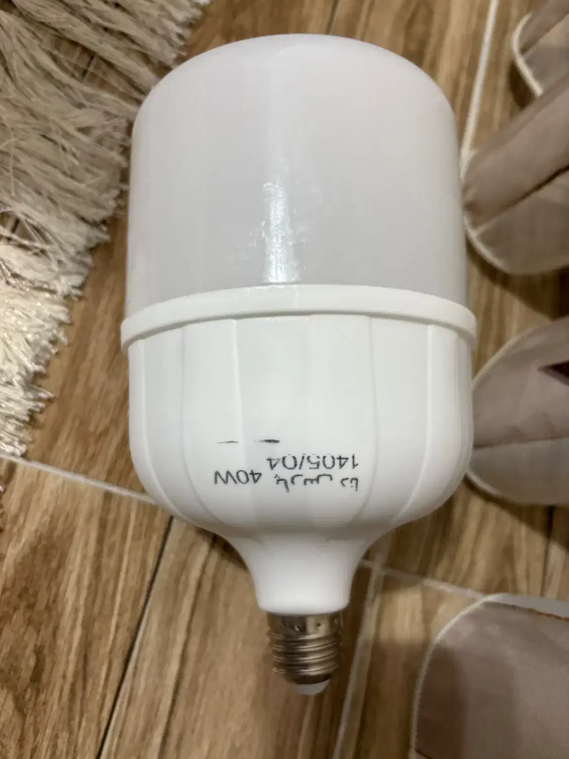 لامپ کم مصرف ال ای دی چهل وات|لامپ و چراغ|مهاباد (آذربایجان غربی), |دیوار