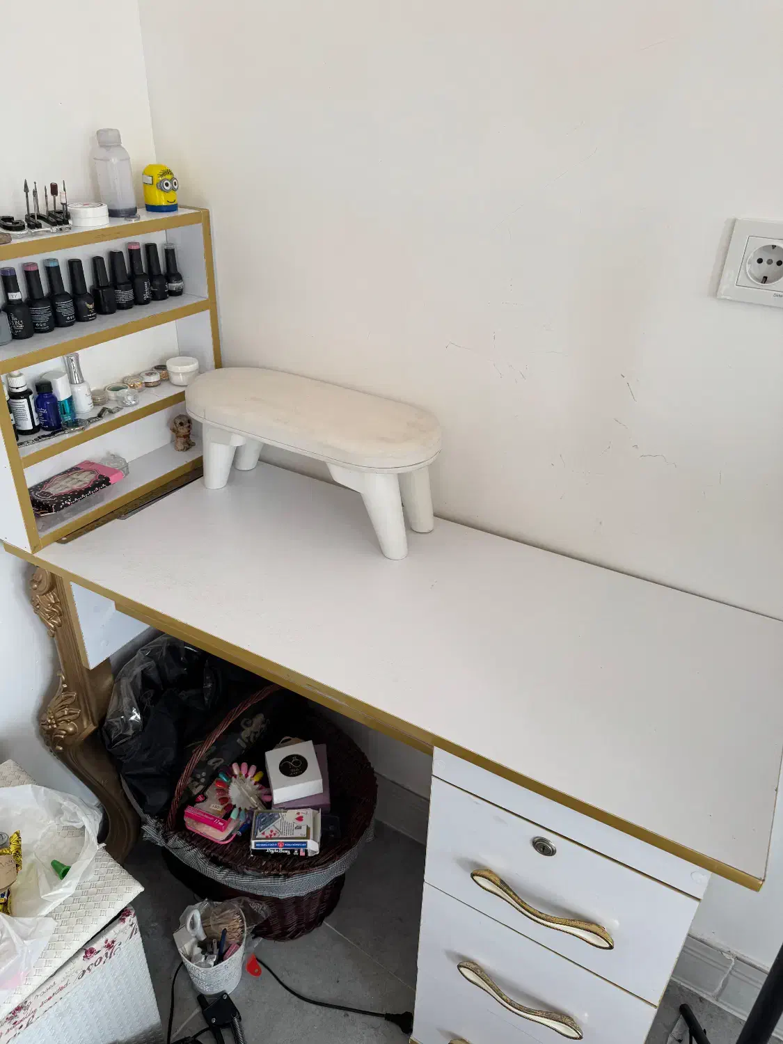 فروش فوق العاده میز و قفسه لاک ژل و لوازم ناخن|آرایشگاه و سالنهای زیبایی|لنگرود, |دیوار