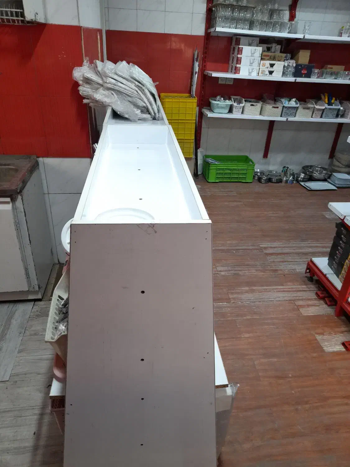 قفسه ام دی اف باارتفاع حدود۱.۲۰وطول ۲.۷۵|فروشگاه و مغازه|اصفهان, مفتح|دیوار