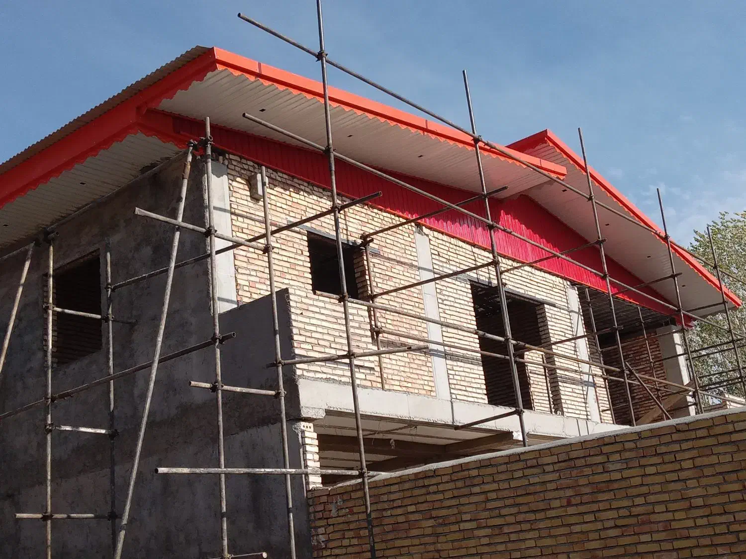 جوشکاری واجرای شیروانی|خدمات پیشه و مهارت|سراب, |دیوار