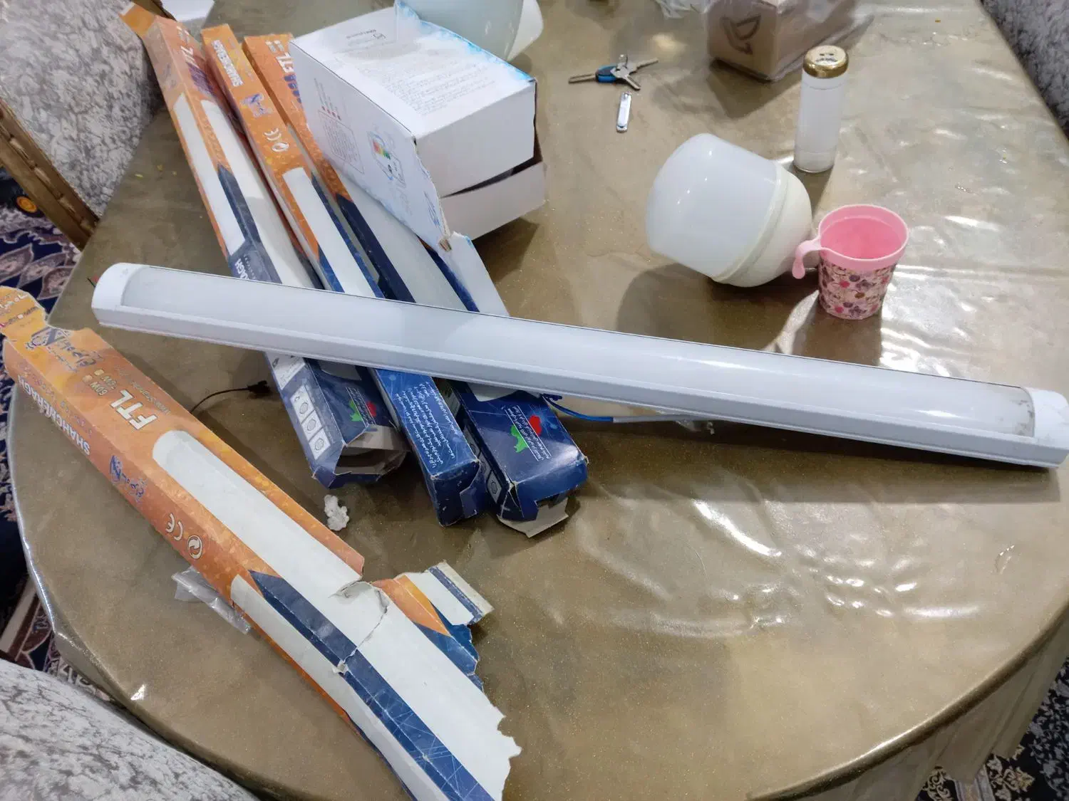 پریز و کلید و لامپ|لامپ و چراغ|قشم, |دیوار