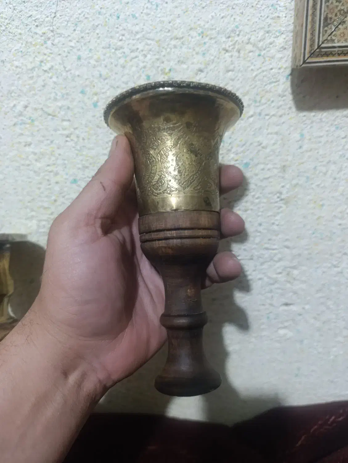 کوزه و سر قلیون برنجی پهلوی اول قلم دار|کلکسیون اشیاء عتیقه|شیراز, میرزاکوچک خان|دیوار