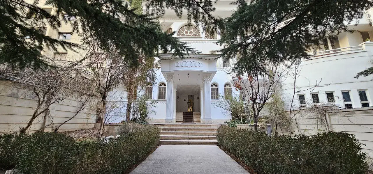 ۶۱۰متر مستغلات ۴۱۰متر حیاط و ۲۰۰متر بنا و ۴۰ متر|اجارهٔ خانه و ویلا|تهران, آسمان|دیوار