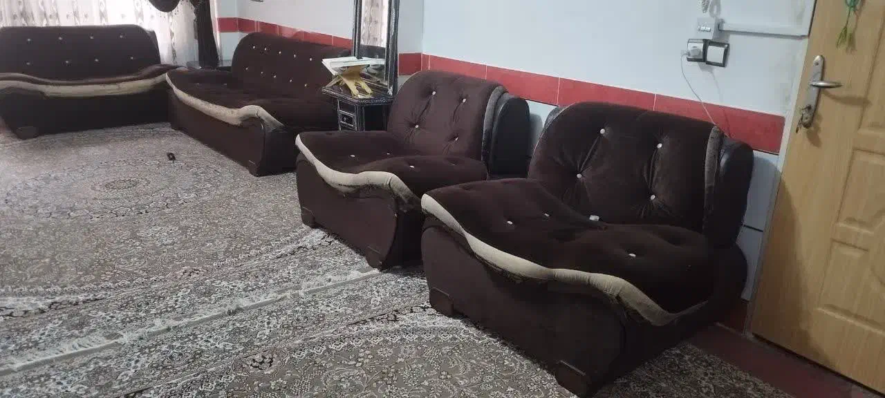 فروش یه دست مبل راحتی به صورت توافقی|مبلمان خانگی و میز عسلی|نجفآباد, گلدشت|دیوار