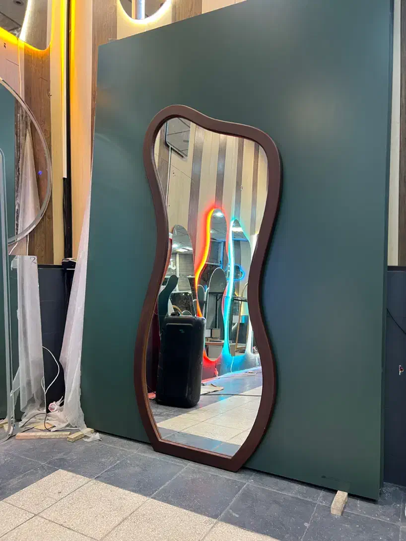 اینه لایت|آینه|قم, آزادگان|دیوار