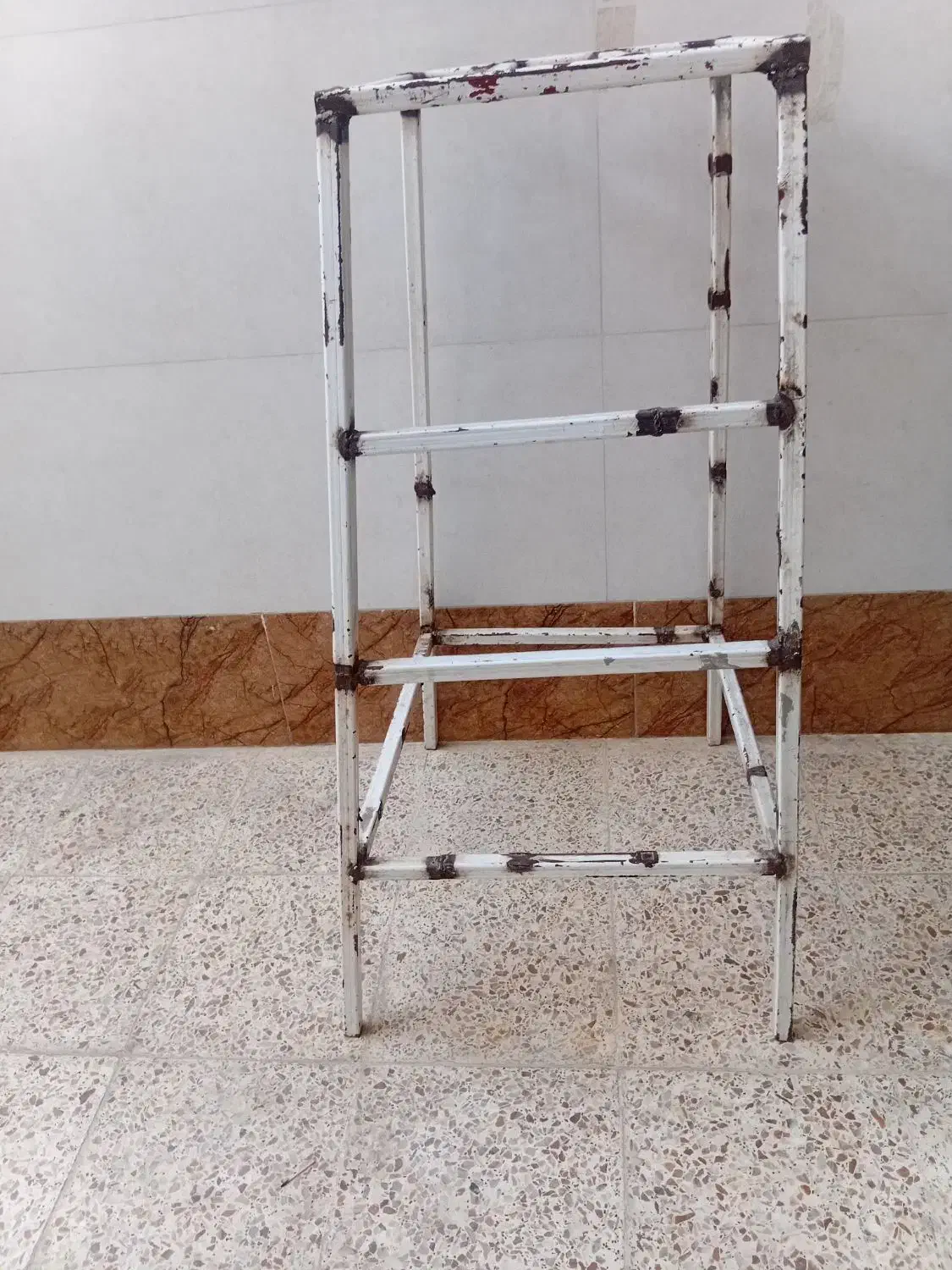 چهارپایه|صندلی و نیمکت|سوسنگرد, |دیوار