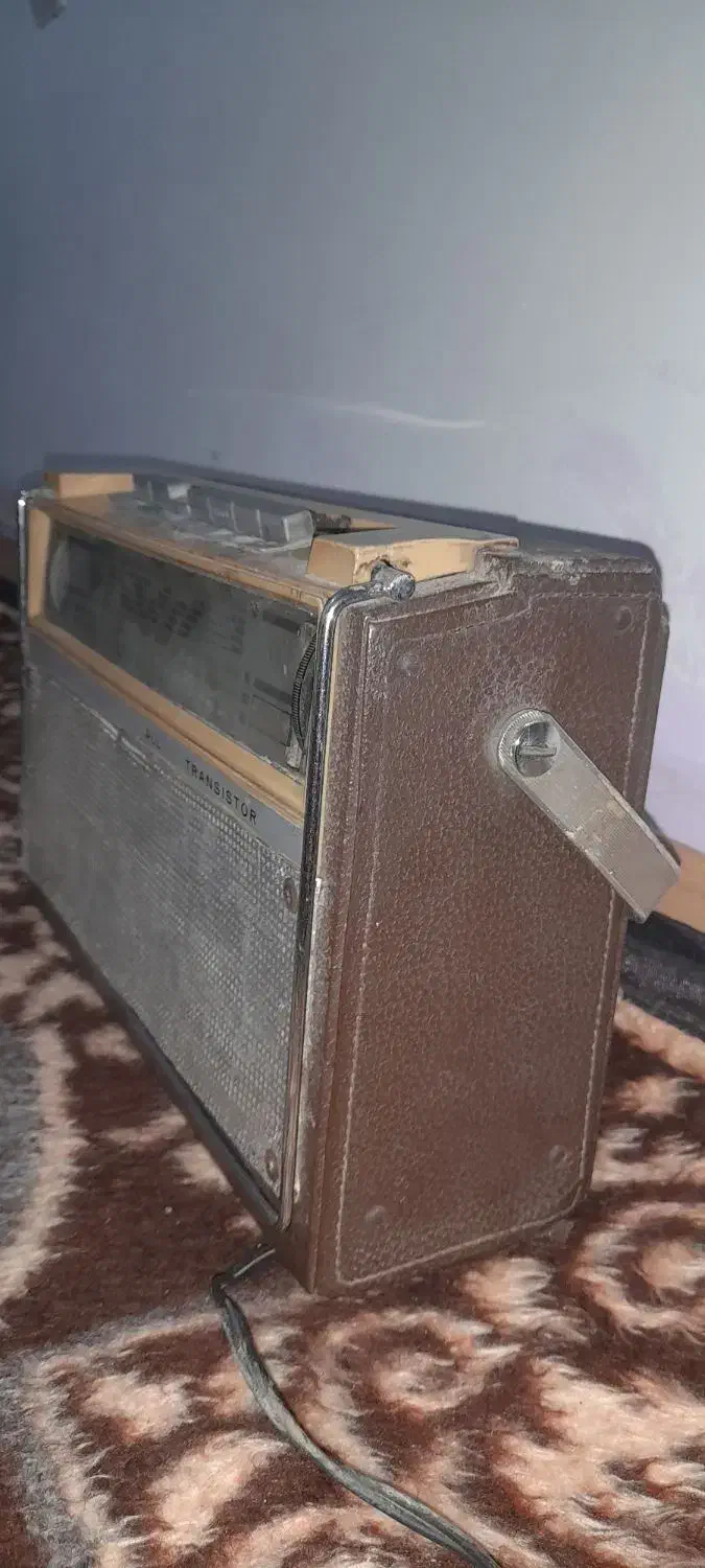 رادیوخیلی قدیمی|کلکسیون اشیاء عتیقه|بستان آباد, |دیوار