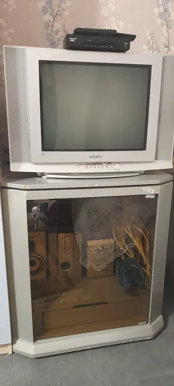 تلویزیون سامسونگ ۲۱ اینچ|تلویزیون و پروژکتور|سمنان, |دیوار