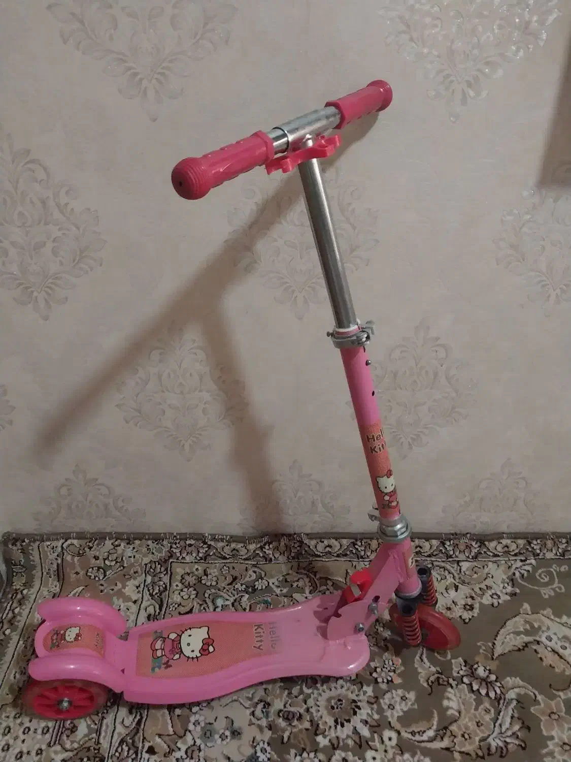 اسکوتر|دوچرخه، اسکیت، اسکوتر|اقبالیه, |دیوار