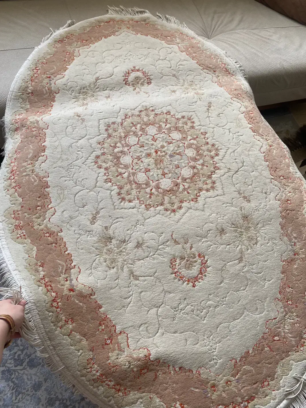 فرش بیضی گل برجسته ی ابریشم|فرش|فردیس, شهرک ۱۱۰|دیوار