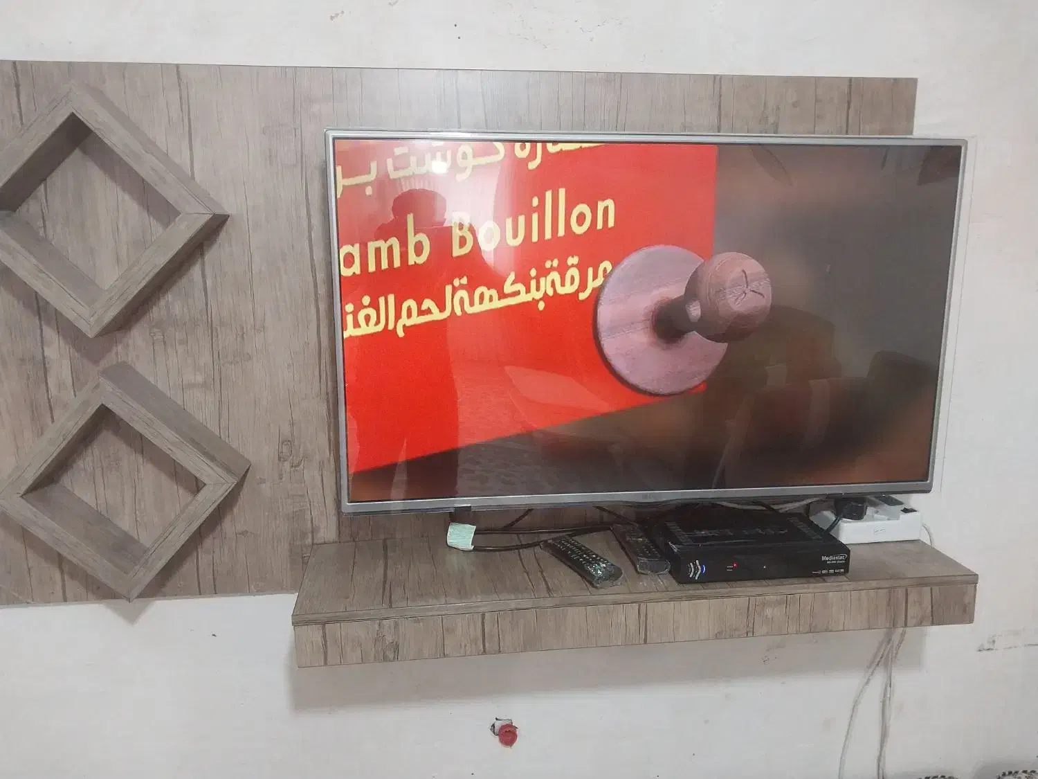 تلوزیون الی دی۴۲ الجی اصل همراه دکور|تلویزیون و پروژکتور|سنندج, |دیوار