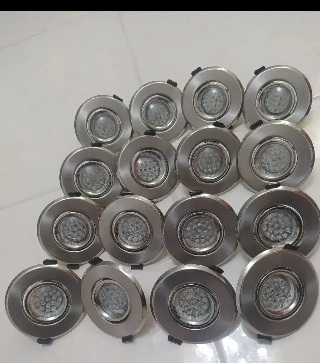 ۳۰عدد هالوژن195000 ت سقفی یک چهارم قیمت(با لامپ)|لوستر و چراغ آویز|کرمانشاه, |دیوار