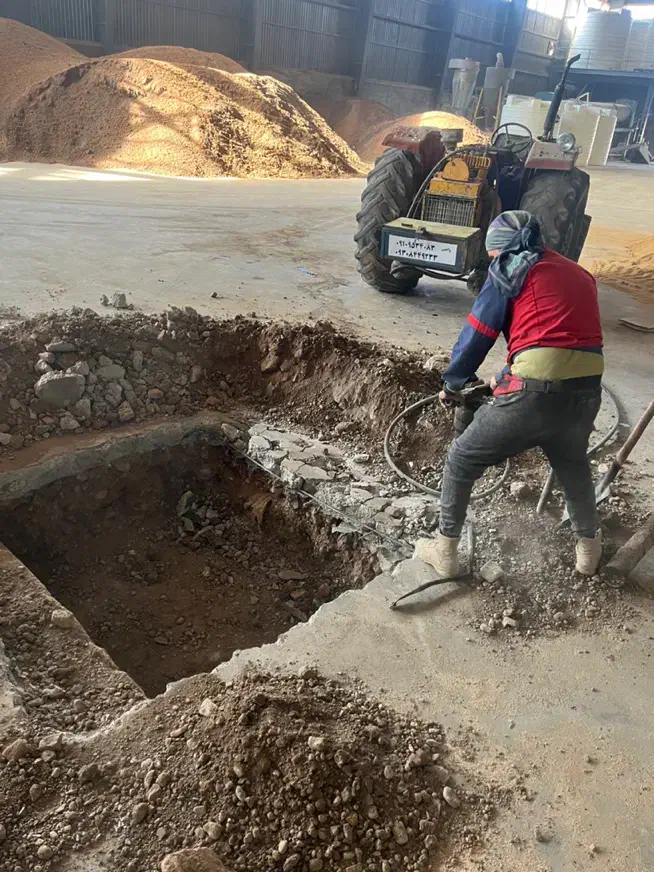 اجاره تراکتور کمپرسوردار (جهت تخریب) و بیل مکانیکی|خدمات پیشه و مهارت|نظرآباد, شهرک صنعتی سپهر|دیوار