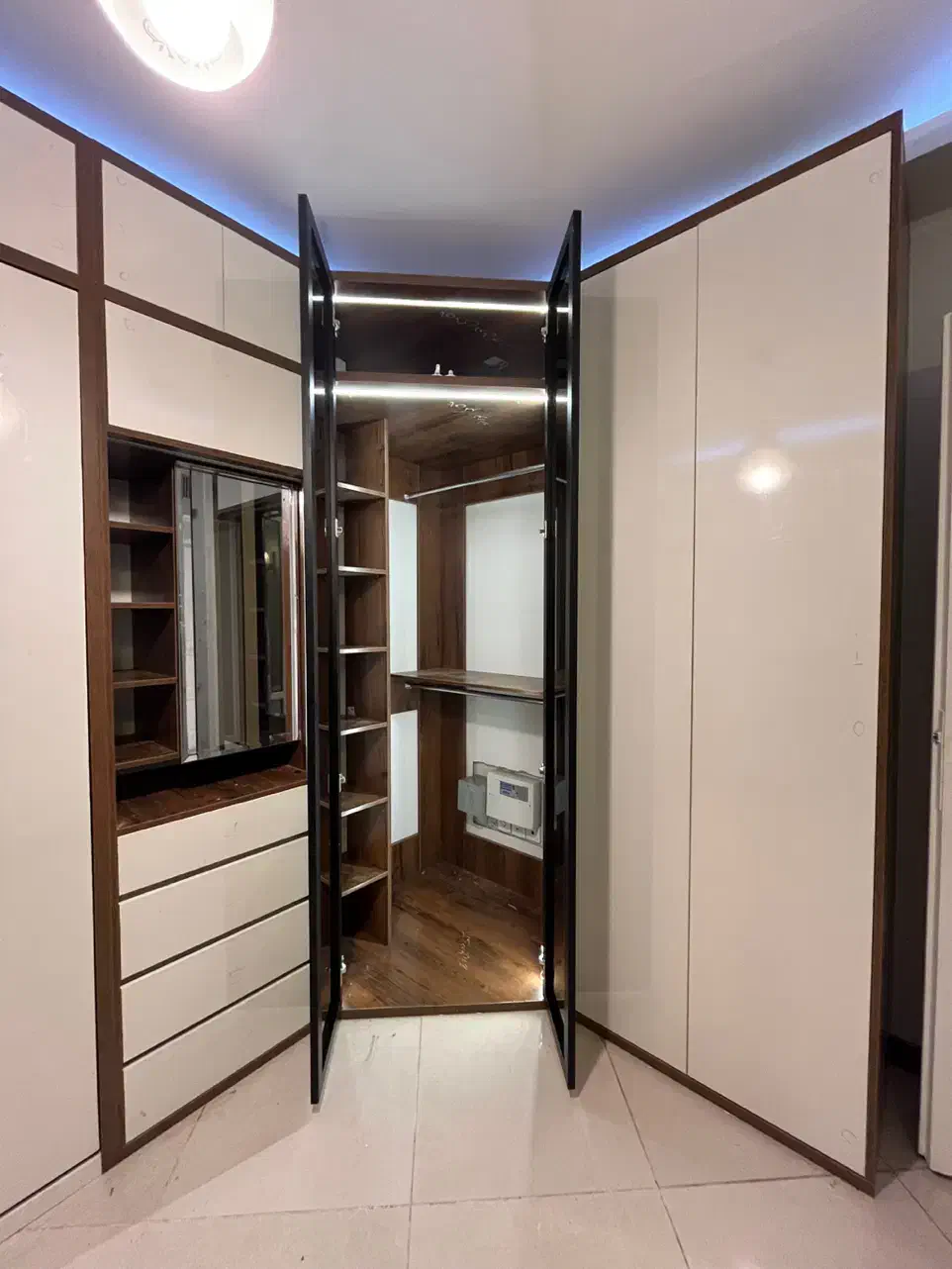 کمد دیواری و تخت کمجا|جاکفشی، کمد، دراور|تهران, علم و صنعت|دیوار