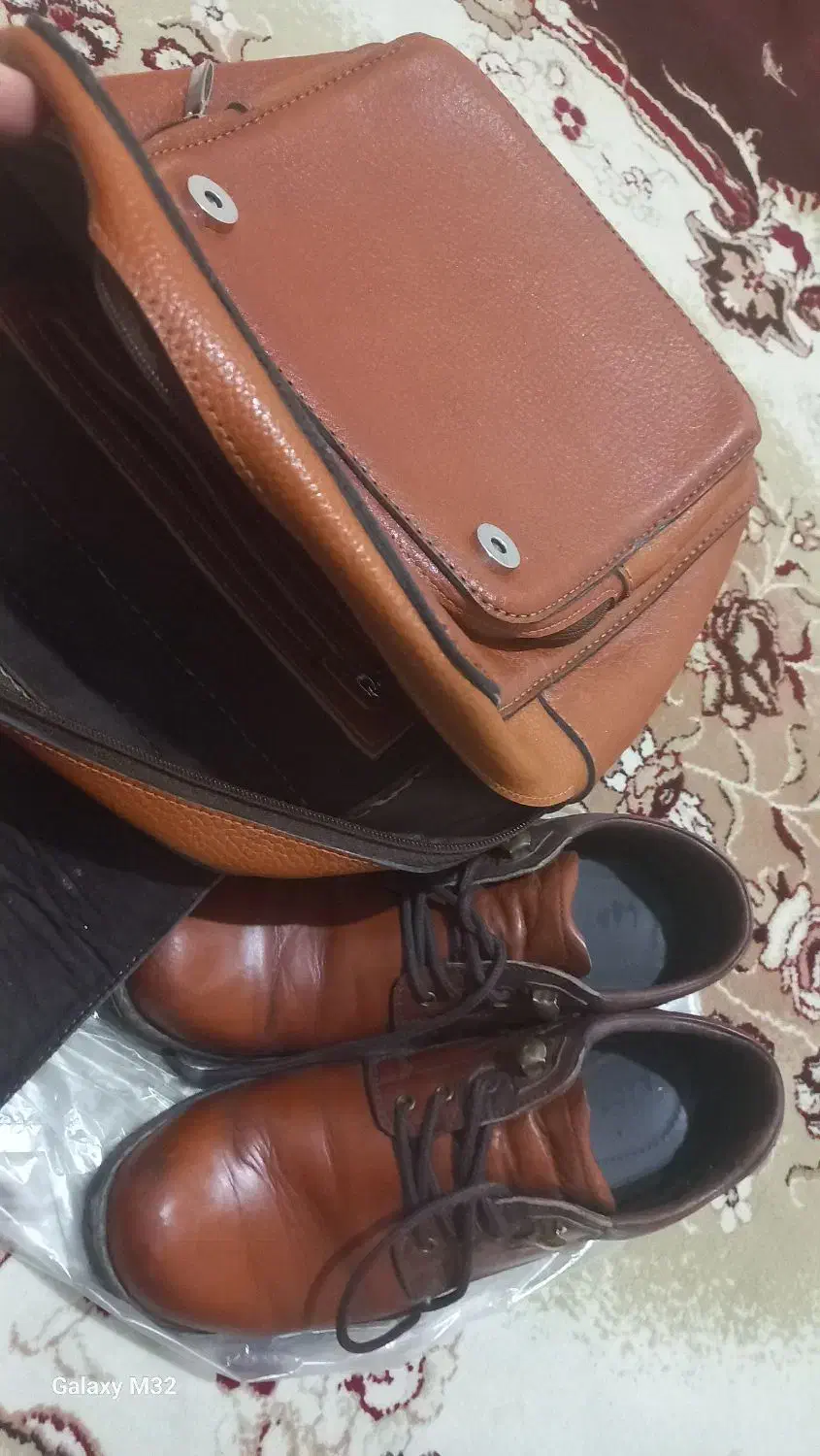 کوله و کفش چرم|کیف، کفش، کمربند|پاکدشت, پاکدشت (مامازند)|دیوار