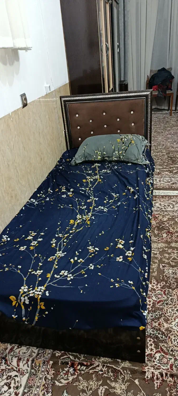 فروش کمد 3 میلیون تخت خواب با تشک 3 تومن|تخت و سرویس خواب|میبد, |دیوار