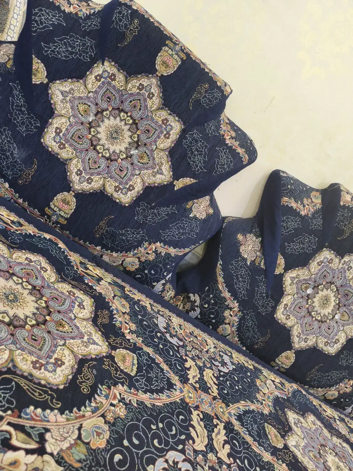 پشتی کناره سلطنتی|پشتی|چابهار, |دیوار