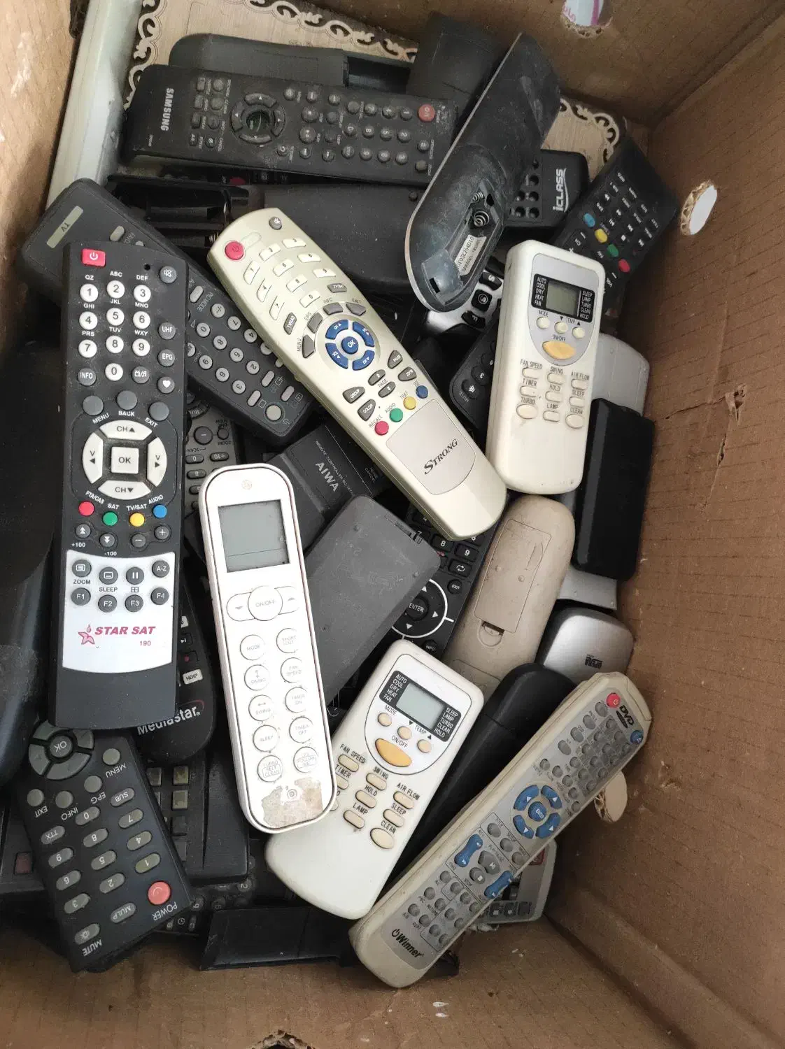 تعدادی کنترل برای وسایل مختلف|صوتی و تصویری|قم, دانش|دیوار