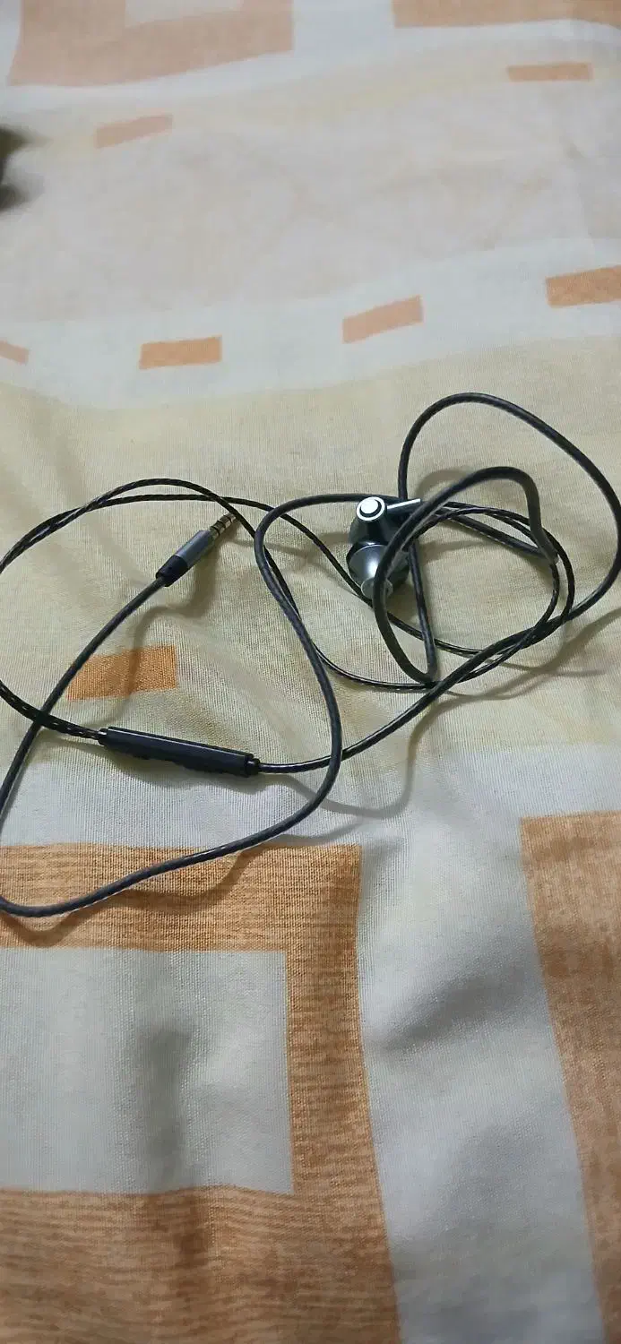 هندزفری سیمی اصلی|لوازم جانبی موبایل و تبلت|مشهد, حسابی جنوبی (شهرک غرب)|دیوار