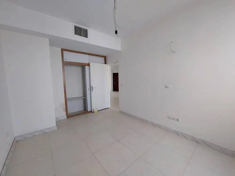 نگین غرب اردستانی ۱۳۵متر ۳خواب ویو شمال و جنوب